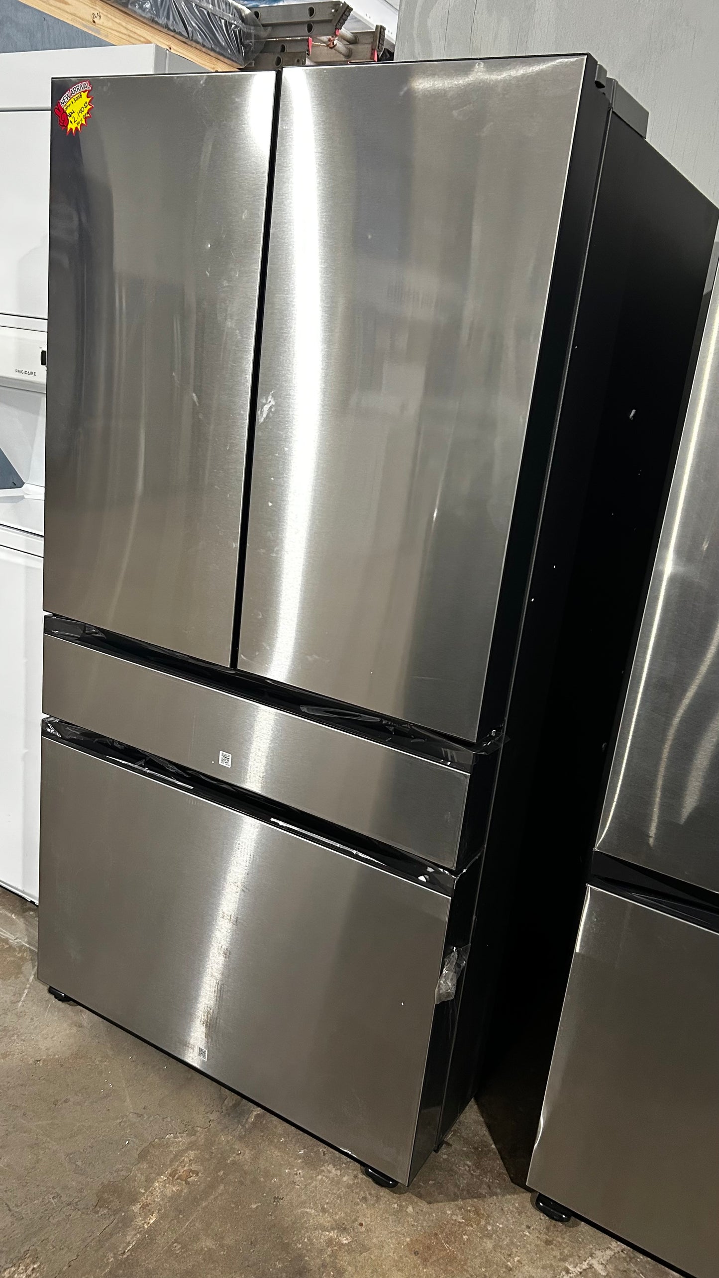 Samsung - Bespoke 29 cu. ft 4-Door French Door Refrigerator with Beverage Center - Stainless steel