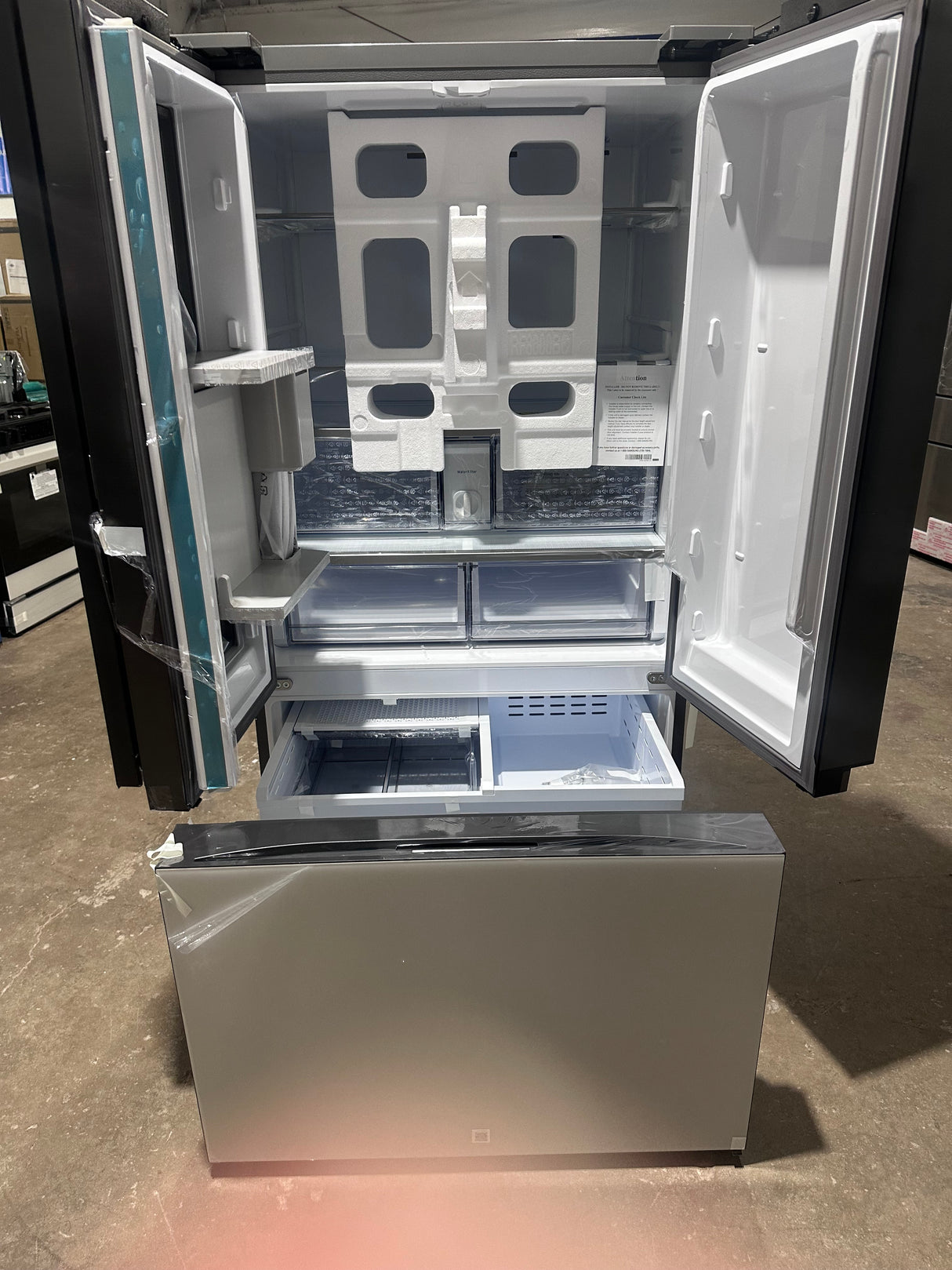 Scratch and Dent-Bespoke 3-Door French Door Refrigerator (30 cu. ft.) with Beverage Center™ in White Glass