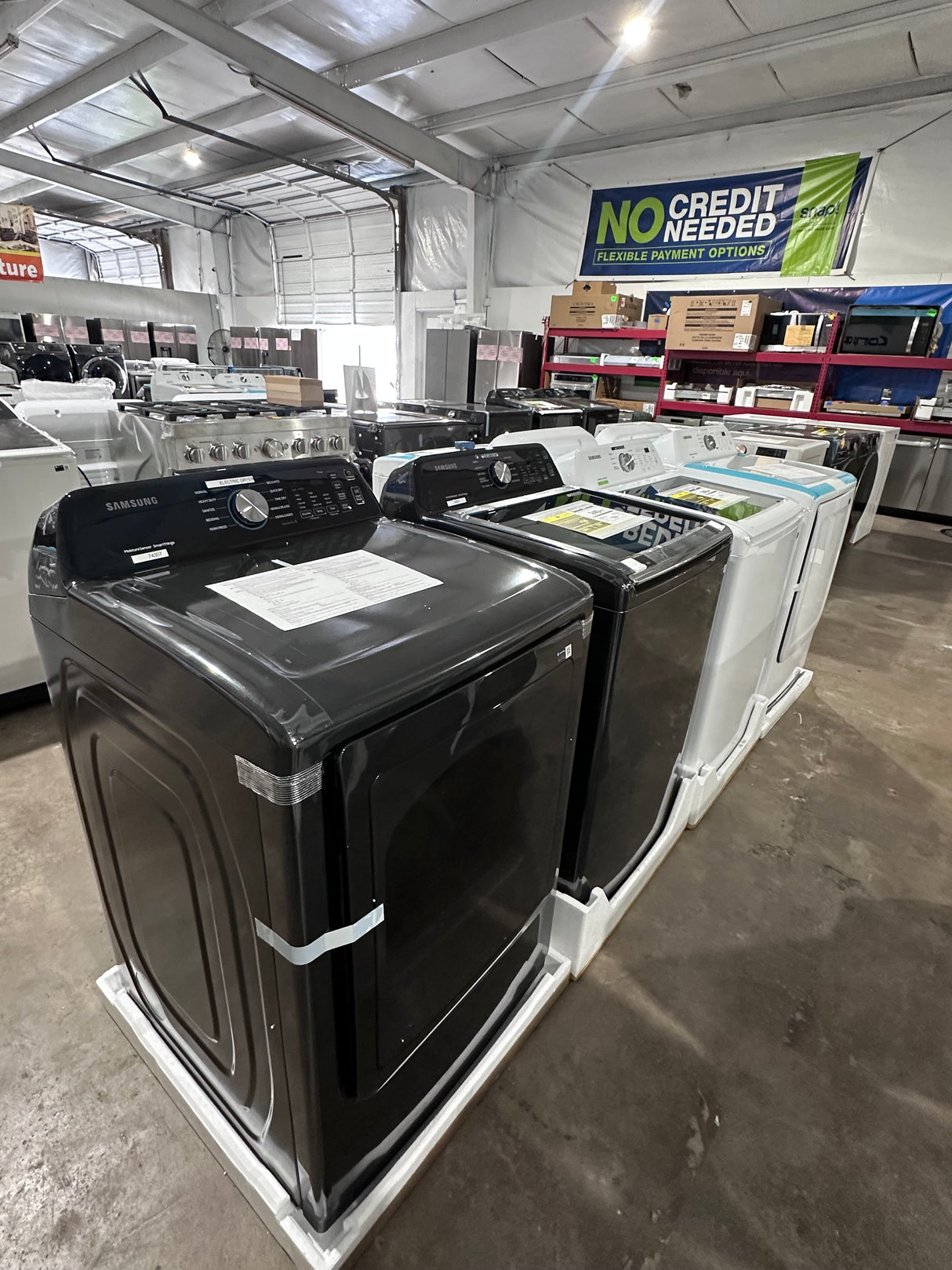 5.4 cu.ft. Extra-Large Capacity Smart Top Load Washer with ActiveWave Agitator and Super Speed Wash in Brushed Black