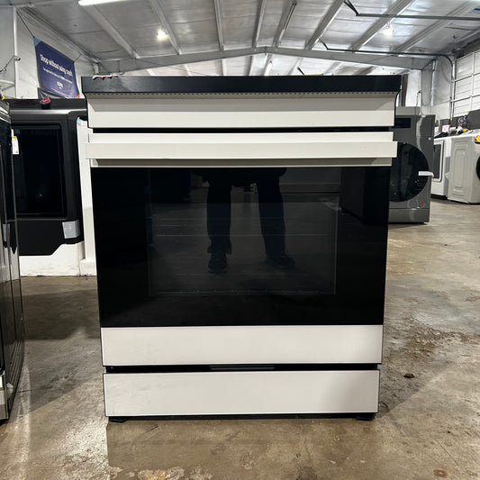 Samsung - Bespoke 6.3 Cu. Ft. Slide-In Electric Induction Range with Ambient Edge Lighting - White Glass
