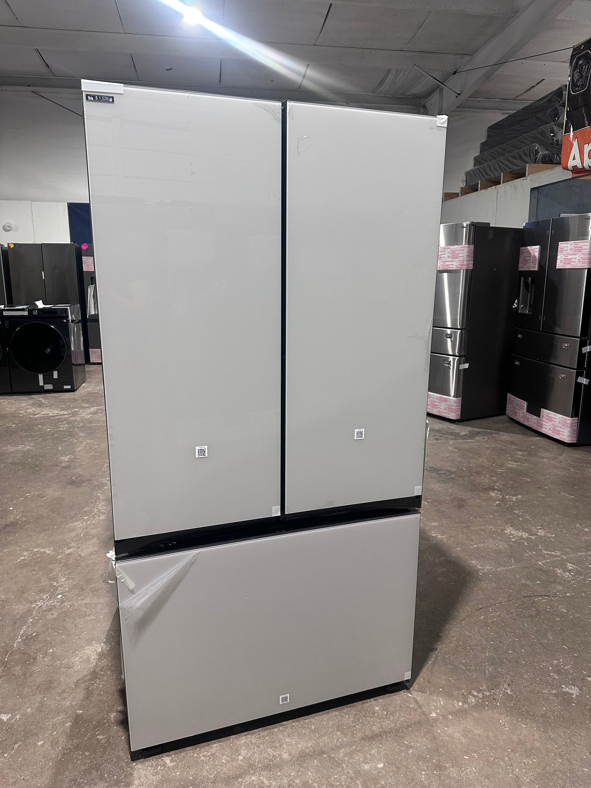 Scratch and Dent-Bespoke 3-Door French Door Refrigerator (30 cu. ft.) with Beverage Center™ in White Glass
